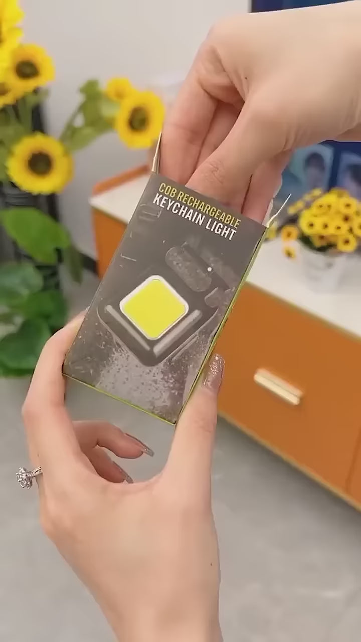 COB LED Keychain Light – Rechargeable & Portable Emergency Lamp